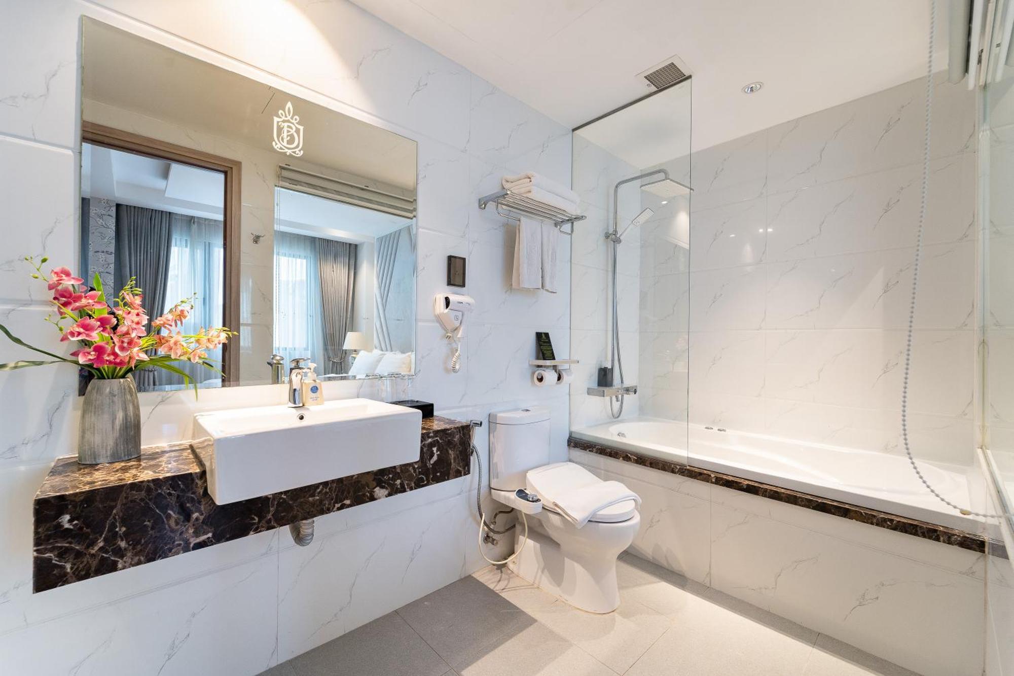 Nicecy Hotel Suites & Spa Thành Pho Ho Chí Minh Esterno foto